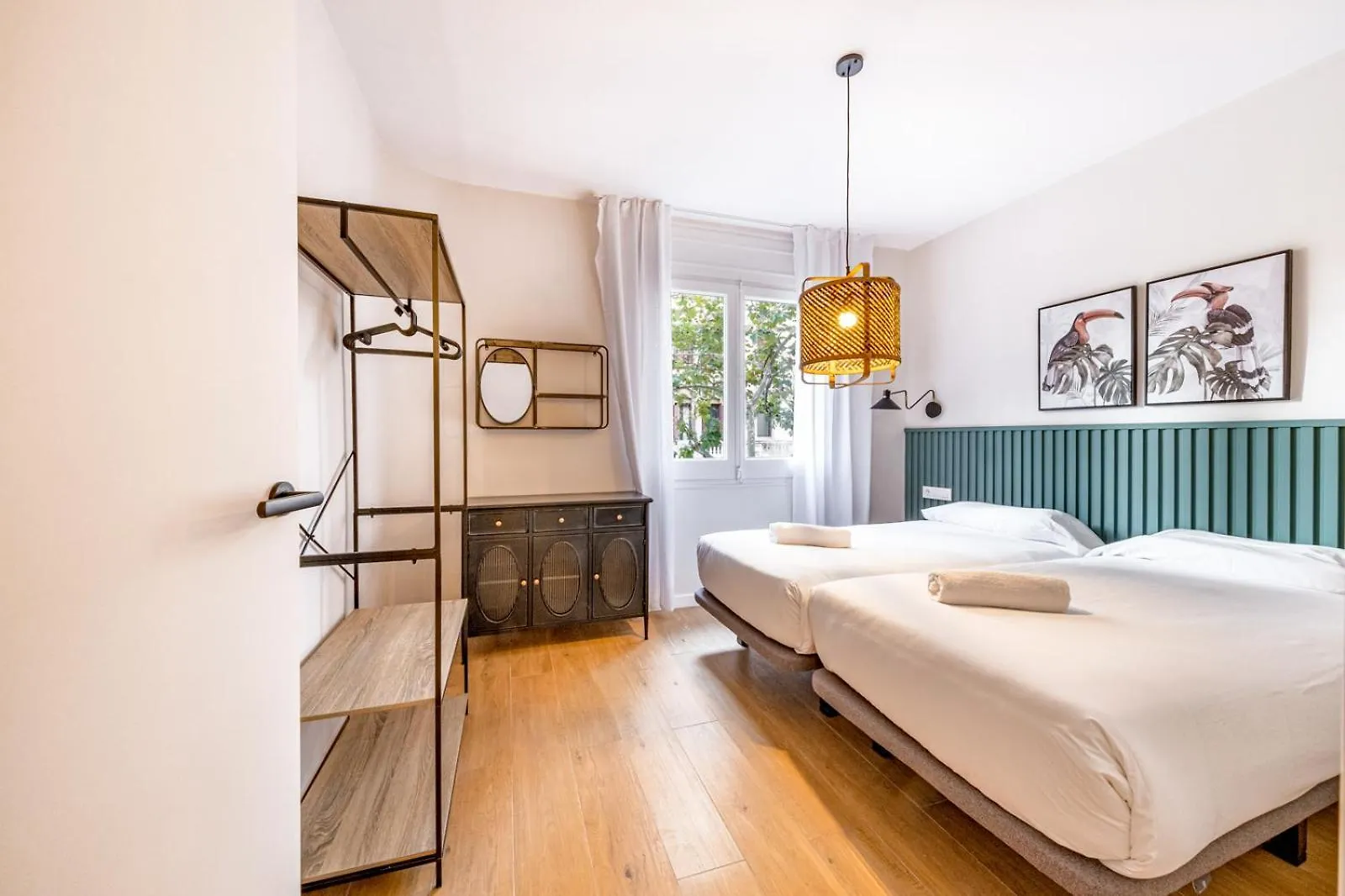 Bebarceloner Eixample Apartments - 4 Bedrooms 바르셀로나